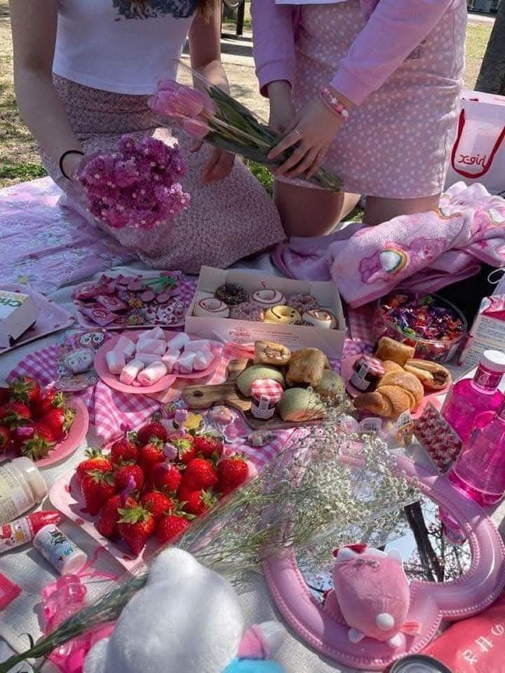 🍒Picnic On The Square 🧺🍰 ~ Rescheduled Due To Rain 🌦️
